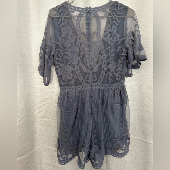 Cute lace dress / Honey Punch! - Picture 2 of 3